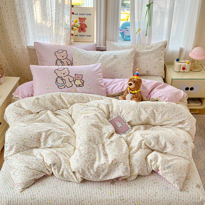 91家纺网 家纺一手货源 找家纺 Sweet dreams甜梦 2026新款小清新卡通全棉纯棉印花床盖四件套 碎花小熊