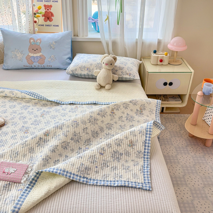 91家纺网 家纺一手货源 找家纺 Sweet dreams甜梦 2026新款小清新卡通全棉纯棉印花床盖四件套 碎花小兔