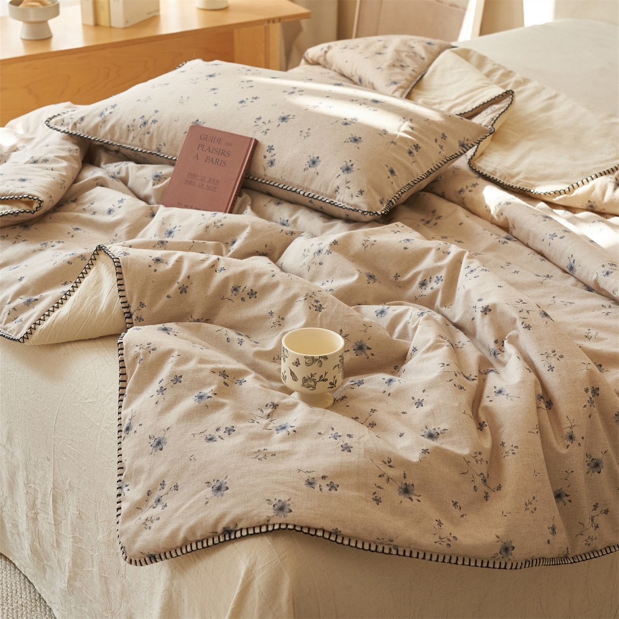 91家纺网 家纺一手货源 找家纺 恬思语家纺 2026春夏新款棉麻印花棉花夏被空调被夏凉被四件套花卉系列 蓝颜