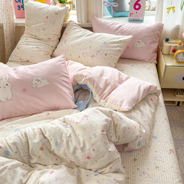 91家纺网 家纺一手货源 找家纺 Sweet dreams甜梦 2026新款小清新卡通全棉纯棉印花床盖四件套 星星小兔