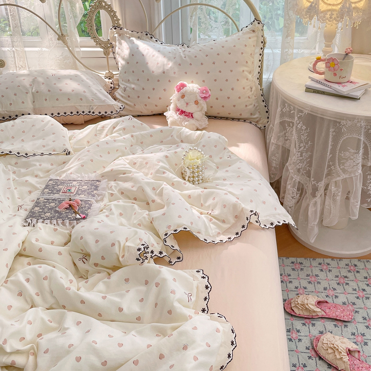 91家纺网 家纺一手货源 找家纺 康纳利 2026新款全棉花边夏被古法水洗云感棉空调被夏被四件套 蕾丝粉语