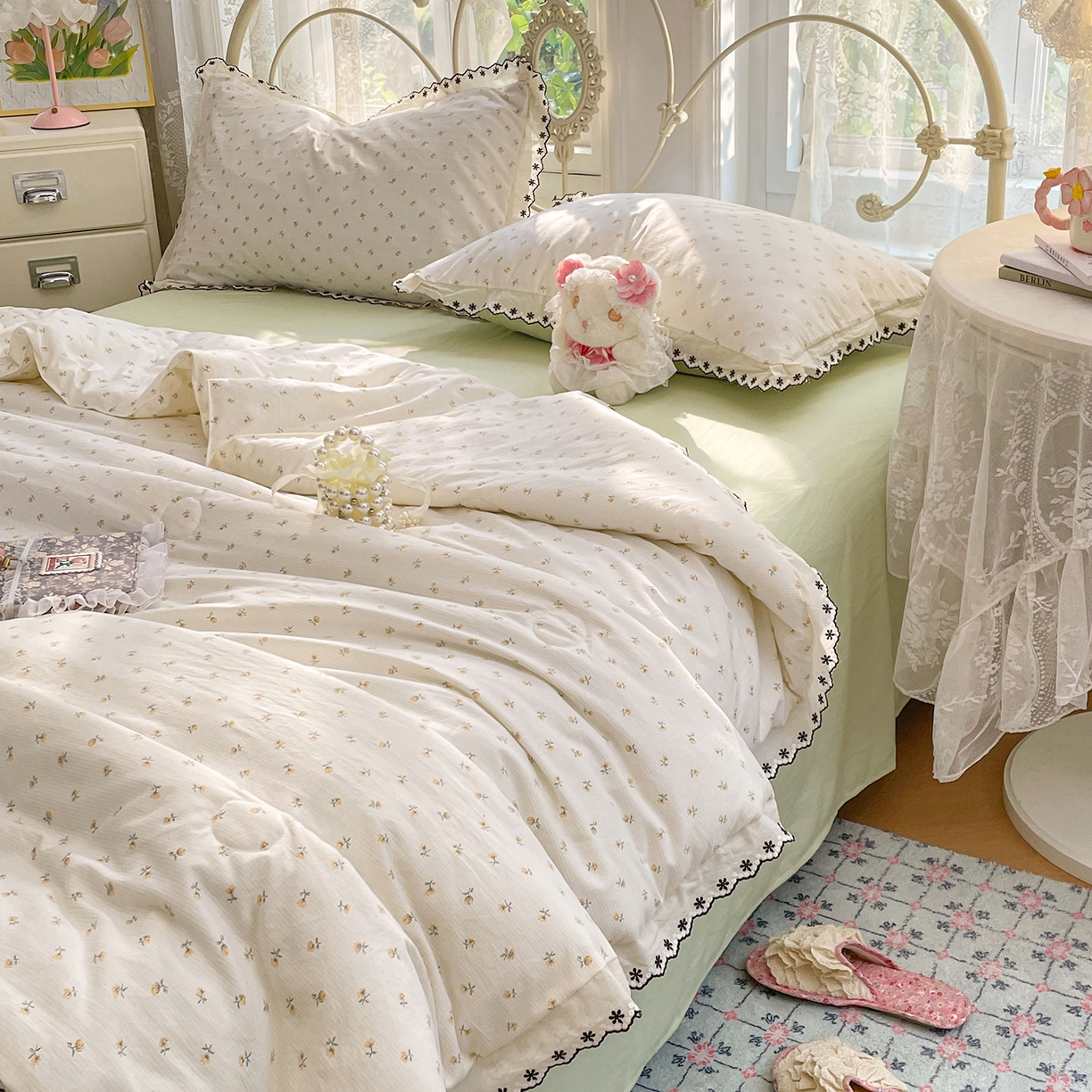 91家纺网 家纺一手货源 找家纺 康纳利 2026新款全棉花边夏被古法水洗云感棉空调被夏被四件套 奶黄樱漫