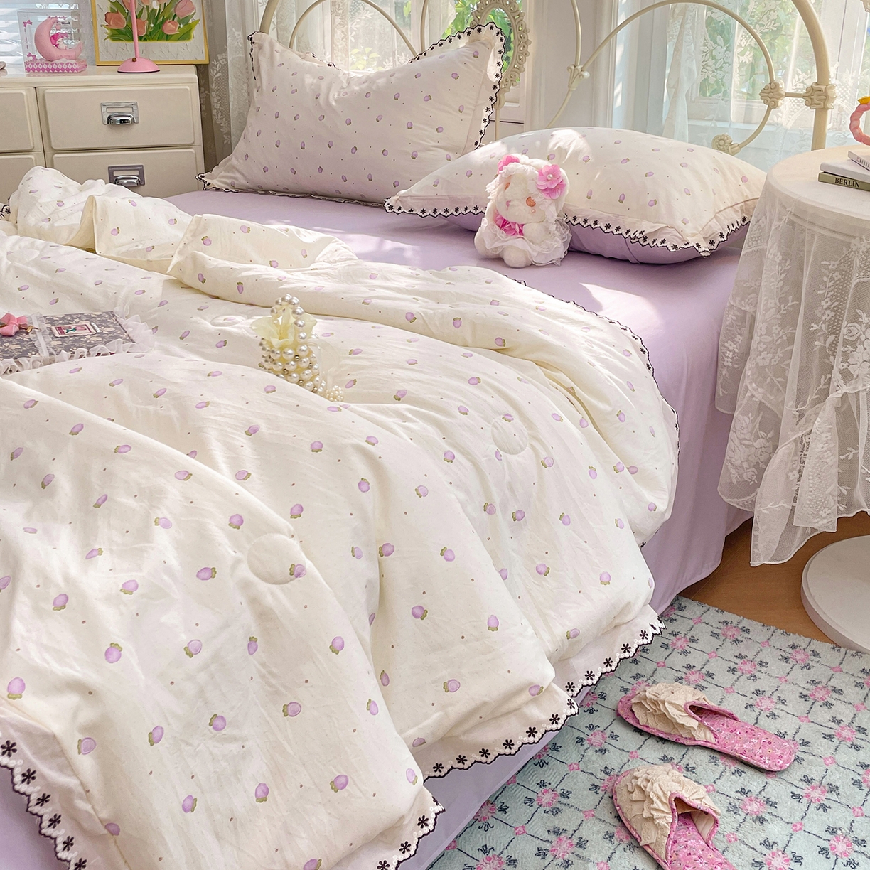 91家纺网 家纺一手货源 找家纺 康纳利 2026新款全棉花边夏被古法水洗云感棉空调被夏被四件套 粉紫绮梦