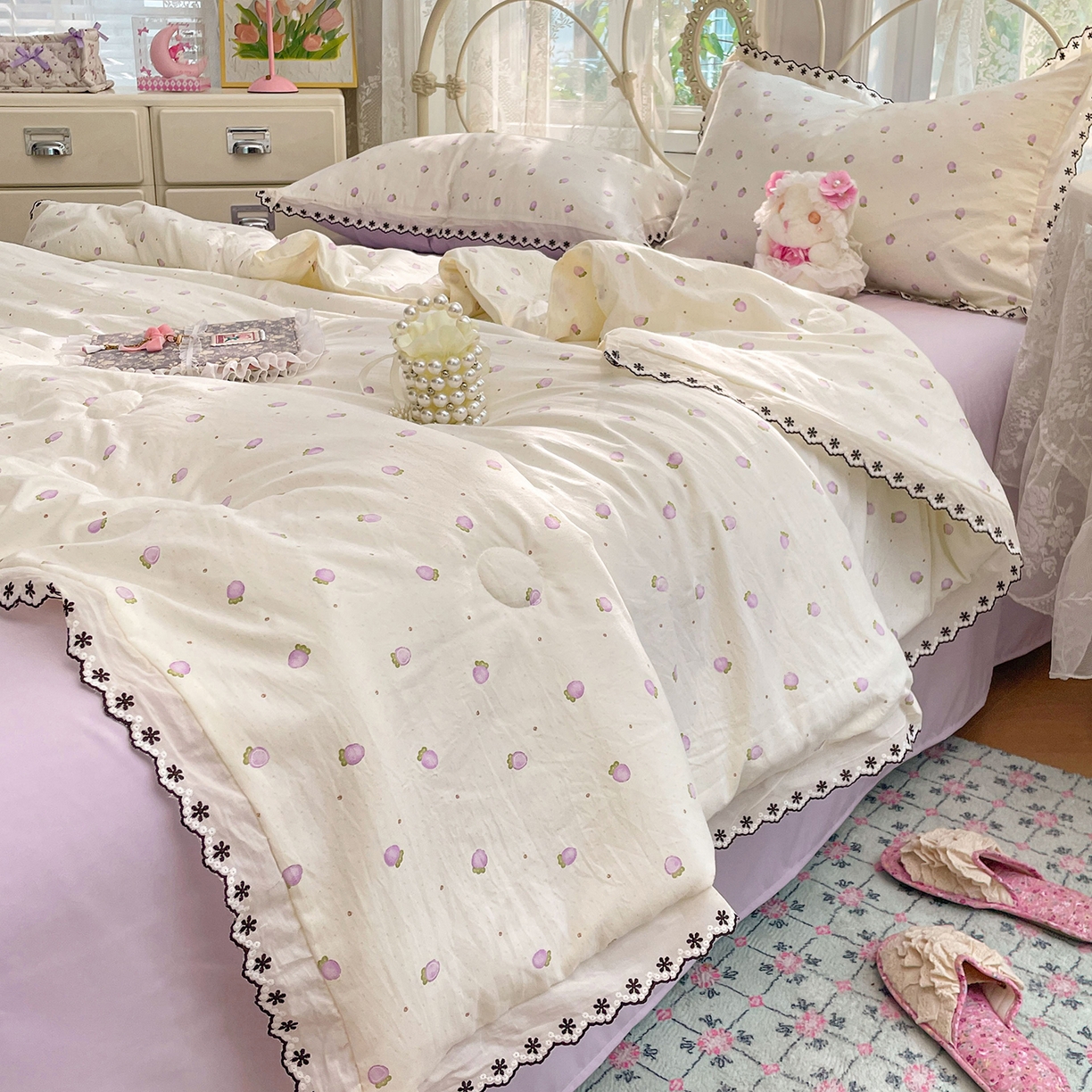 91家纺网 家纺一手货源 找家纺 康纳利 2026新款全棉花边夏被古法水洗云感棉空调被夏被四件套 粉紫绮梦