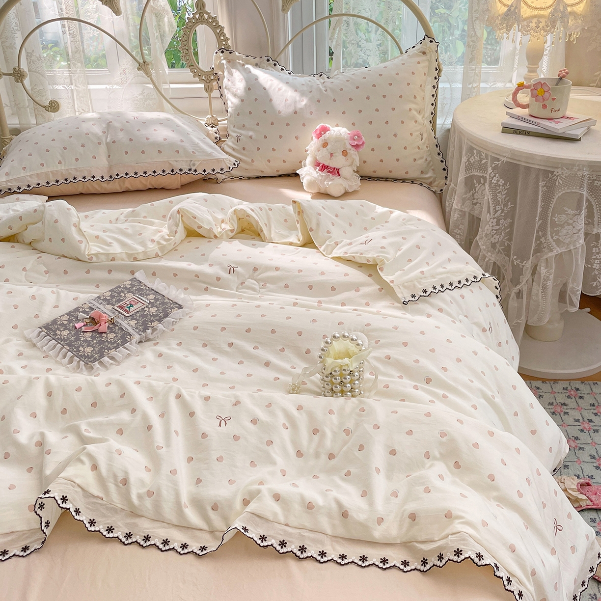 91家纺网 家纺一手货源 找家纺 康纳利 2026新款全棉花边夏被古法水洗云感棉空调被夏被四件套 蕾丝粉语