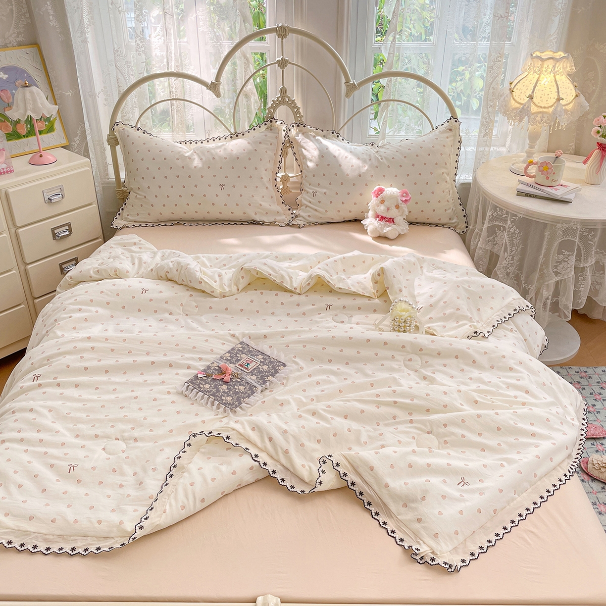 91家纺网 家纺一手货源 找家纺 康纳利 2026新款全棉花边夏被古法水洗云感棉空调被夏被四件套 蕾丝粉语