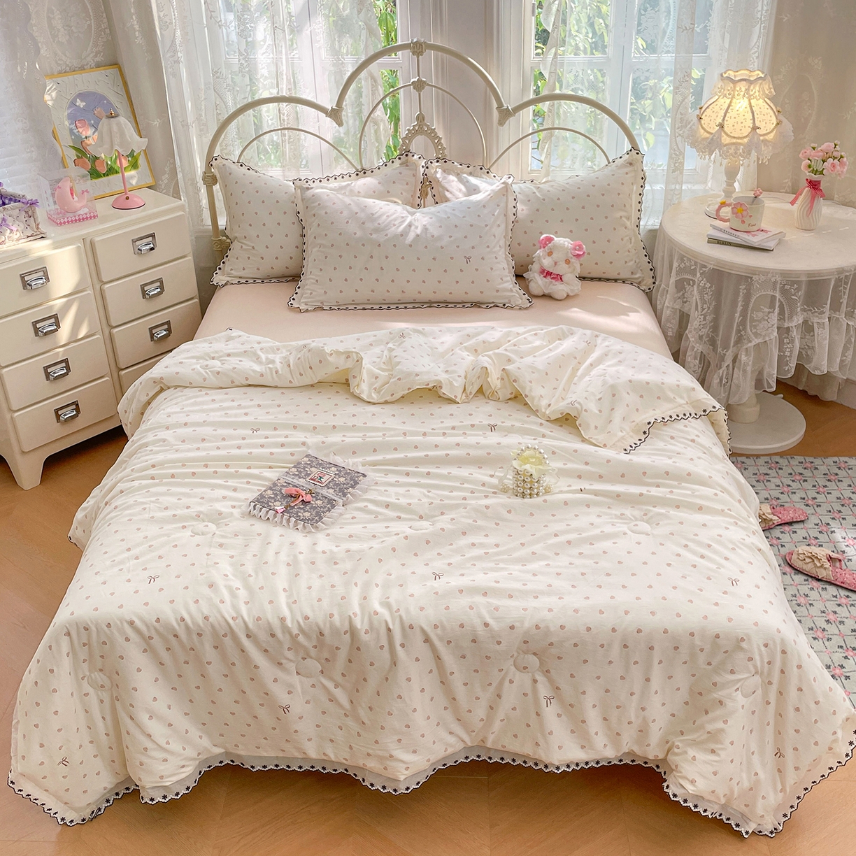 91家纺网 家纺一手货源 找家纺 康纳利 2026新款全棉花边夏被古法水洗云感棉空调被夏被四件套 蕾丝粉语