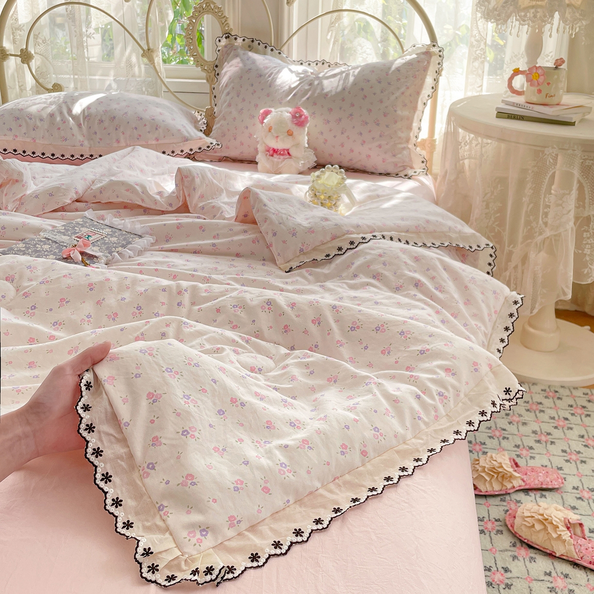 91家纺网 家纺一手货源 找家纺 康纳利 2026新款全棉花边夏被古法水洗云感棉空调被夏被四件套 花间浅梦