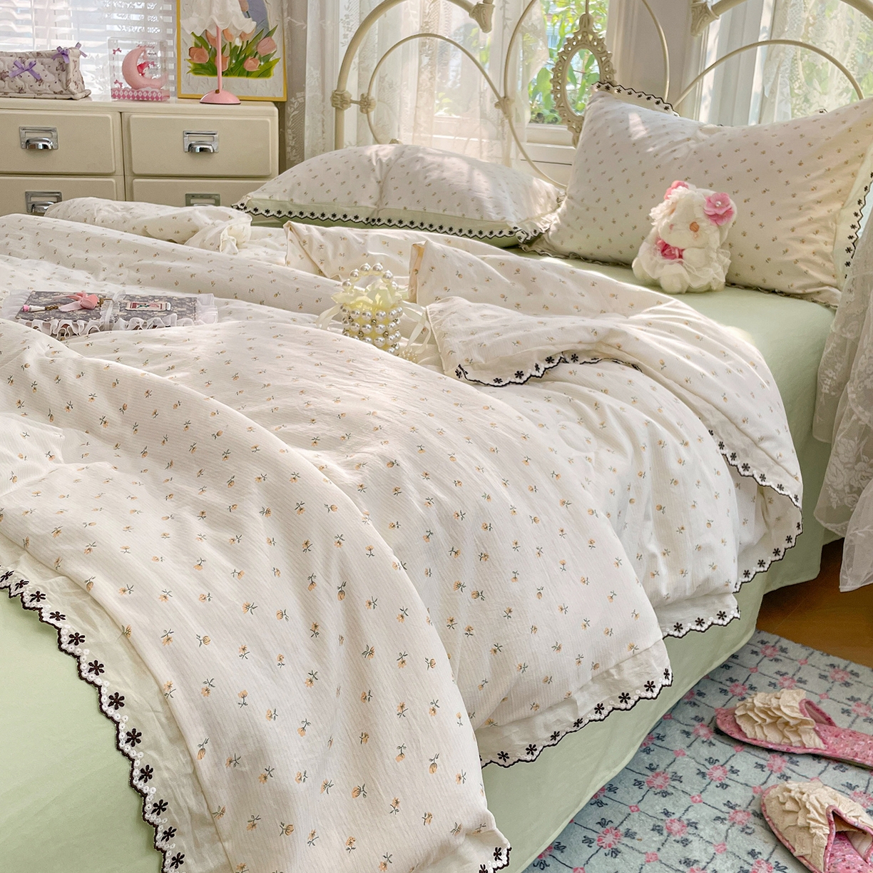 91家纺网 家纺一手货源 找家纺 康纳利 2026新款全棉花边夏被古法水洗云感棉空调被夏被四件套 奶黄樱漫