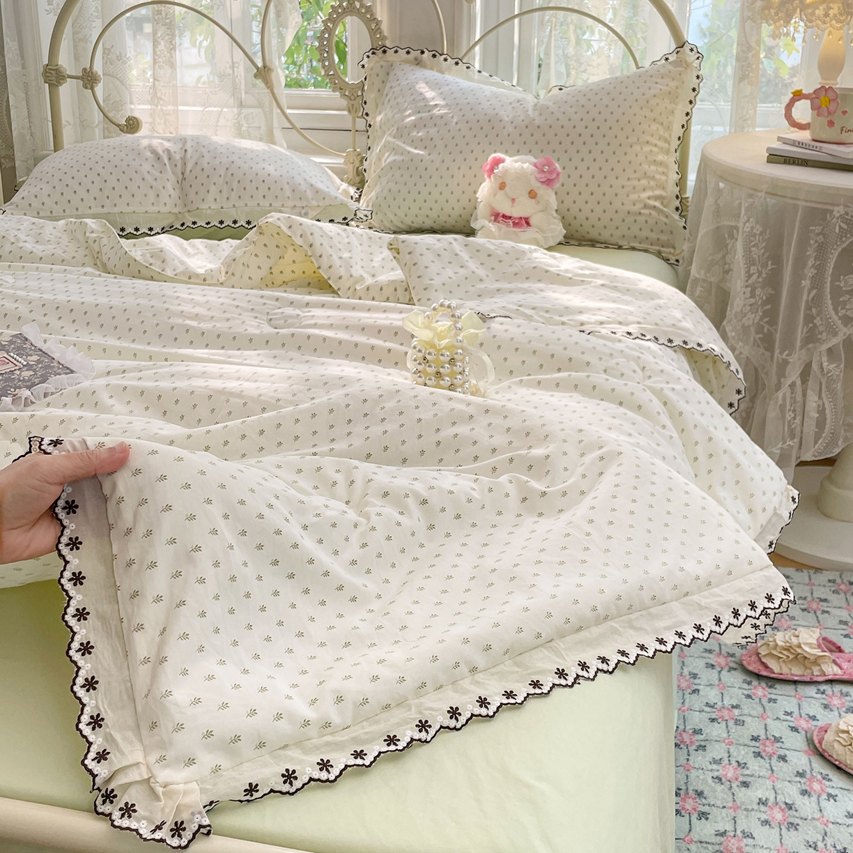 91家纺网 家纺一手货源 找家纺 康纳利 2026新款全棉花边夏被古法水洗云感棉空调被夏被四件套 春芽浅漾