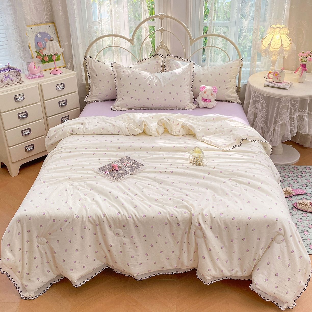 91家纺网 家纺一手货源 找家纺 康纳利 2026新款全棉花边夏被古法水洗云感棉空调被夏被四件套 粉紫绮梦