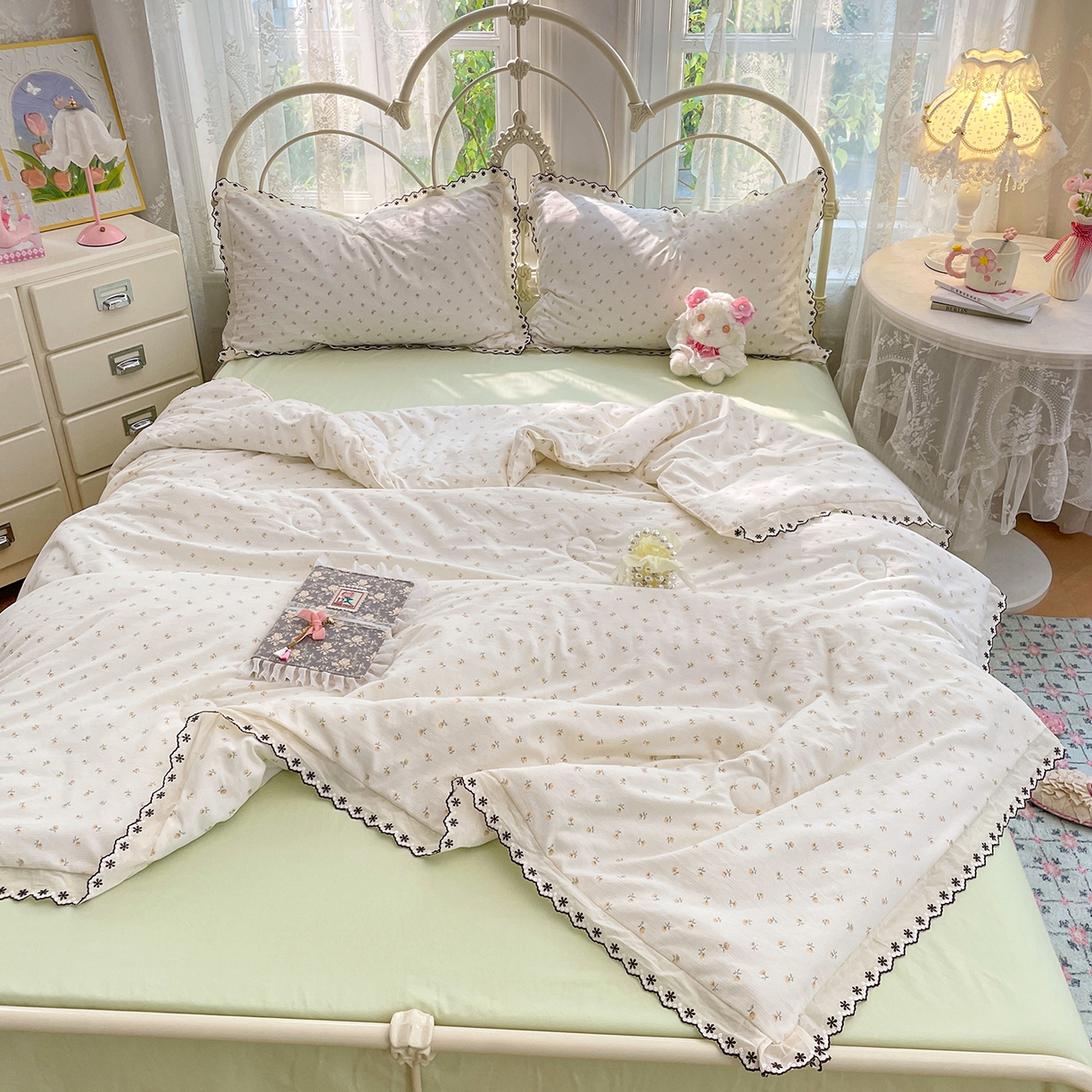 91家纺网 家纺一手货源 找家纺 康纳利 2026新款全棉花边夏被古法水洗云感棉空调被夏被四件套 奶黄樱漫