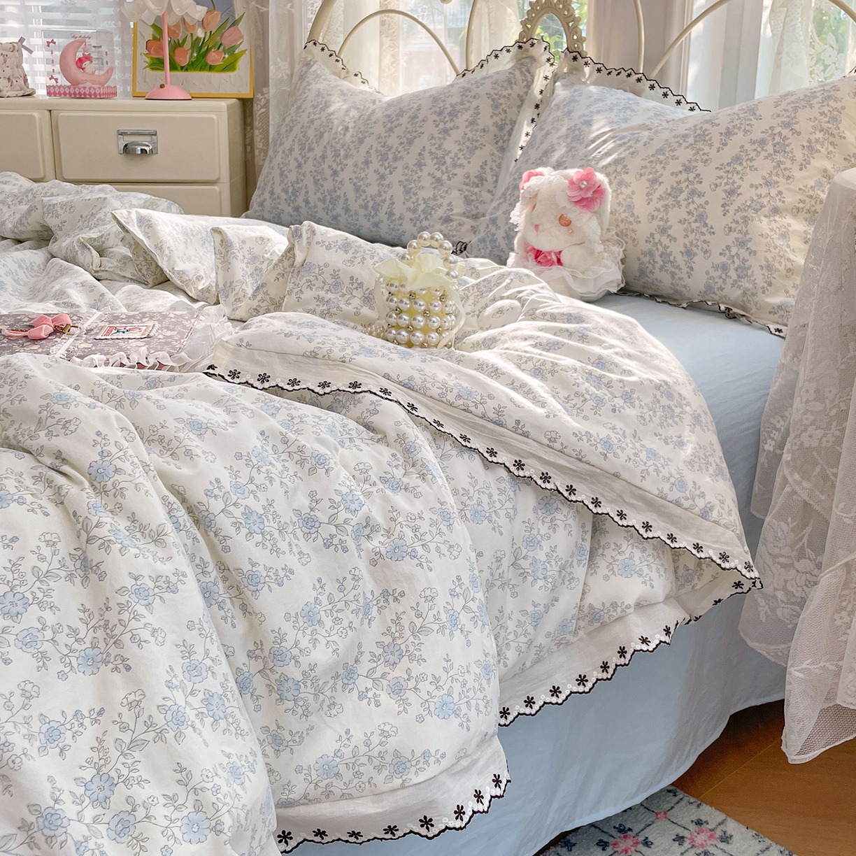 91家纺网 家纺一手货源 找家纺 康纳利 2026新款全棉花边夏被古法水洗云感棉空调被夏被四件套 蕾丝蓝韵