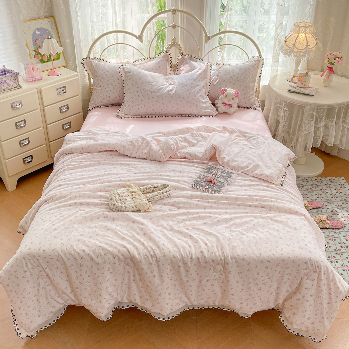 91家纺网 家纺一手货源 找家纺 康纳利 2026新款全棉花边夏被古法水洗云感棉空调被夏被四件套 花间浅梦