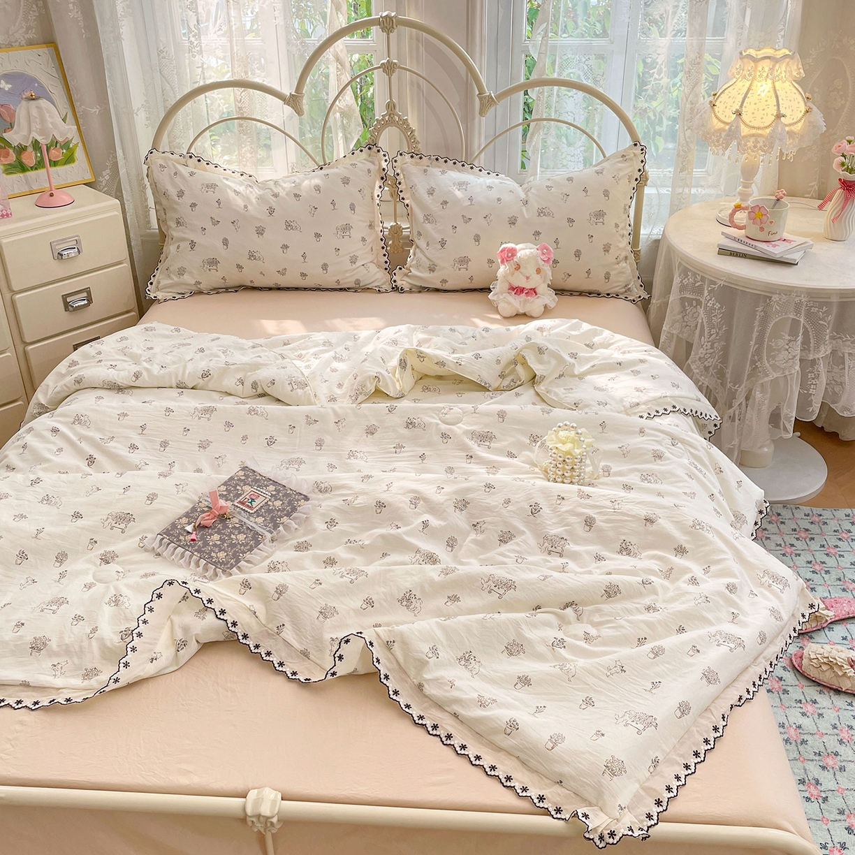 91家纺网 家纺一手货源 找家纺 康纳利 2026新款全棉花边夏被古法水洗云感棉空调被夏被四件套 浅草花语