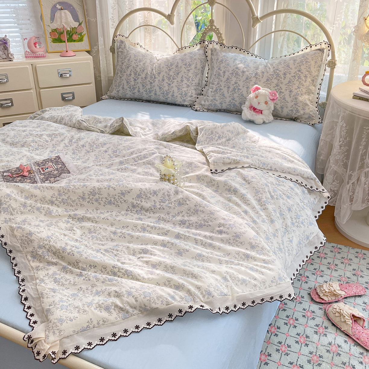 91家纺网 家纺一手货源 找家纺 康纳利 2026新款全棉花边夏被古法水洗云感棉空调被夏被四件套 蕾丝蓝韵