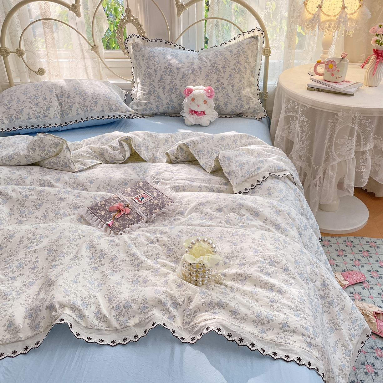 91家纺网 家纺一手货源 找家纺 康纳利 2026新款全棉花边夏被古法水洗云感棉空调被夏被四件套 蕾丝蓝韵