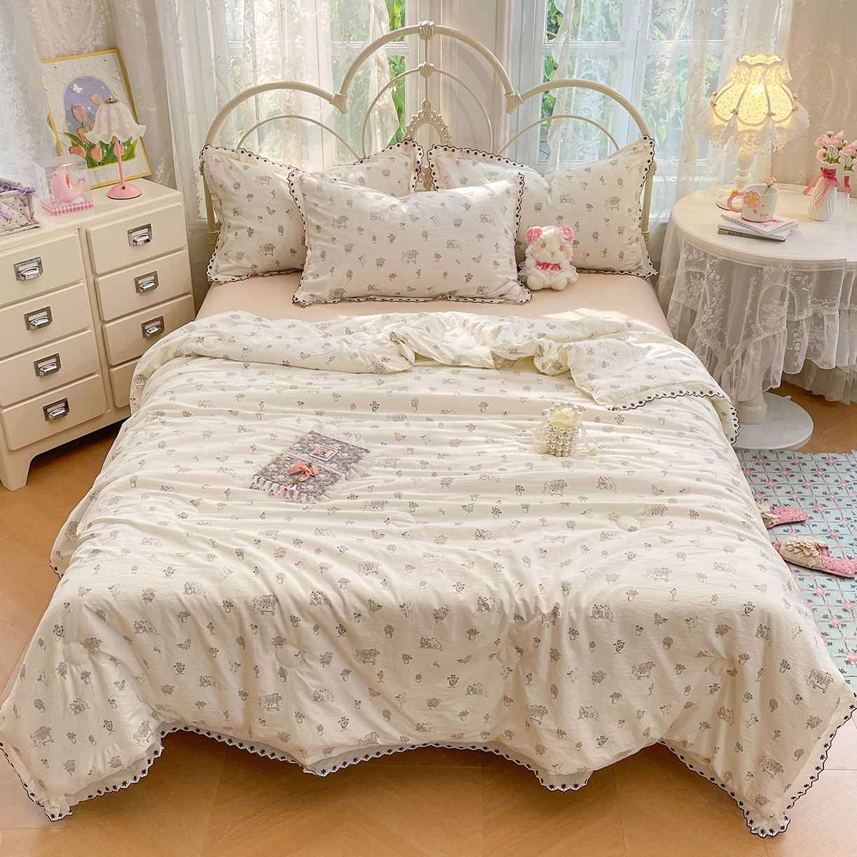 91家纺网 家纺一手货源 找家纺 康纳利 2026新款全棉花边夏被古法水洗云感棉空调被夏被四件套 浅草花语