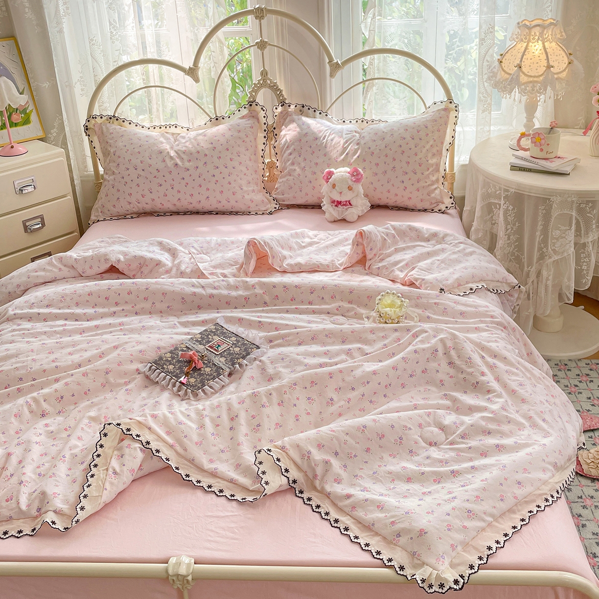 91家纺网 家纺一手货源 找家纺 康纳利 2026新款全棉花边夏被古法水洗云感棉空调被夏被四件套 花间浅梦