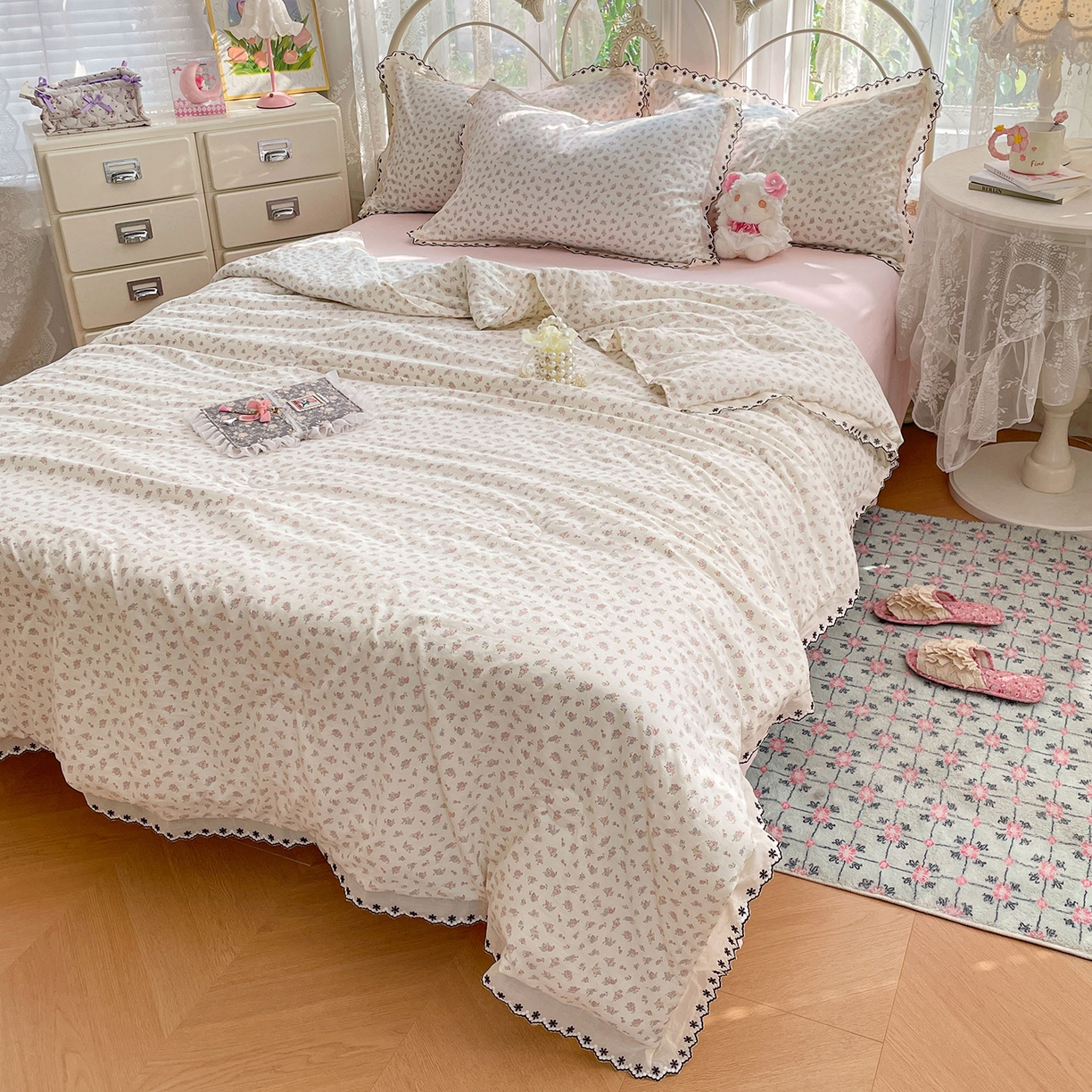 91家纺网 家纺一手货源 找家纺 康纳利 2026新款全棉花边夏被古法水洗云感棉空调被夏被四件套 粉樱漫语