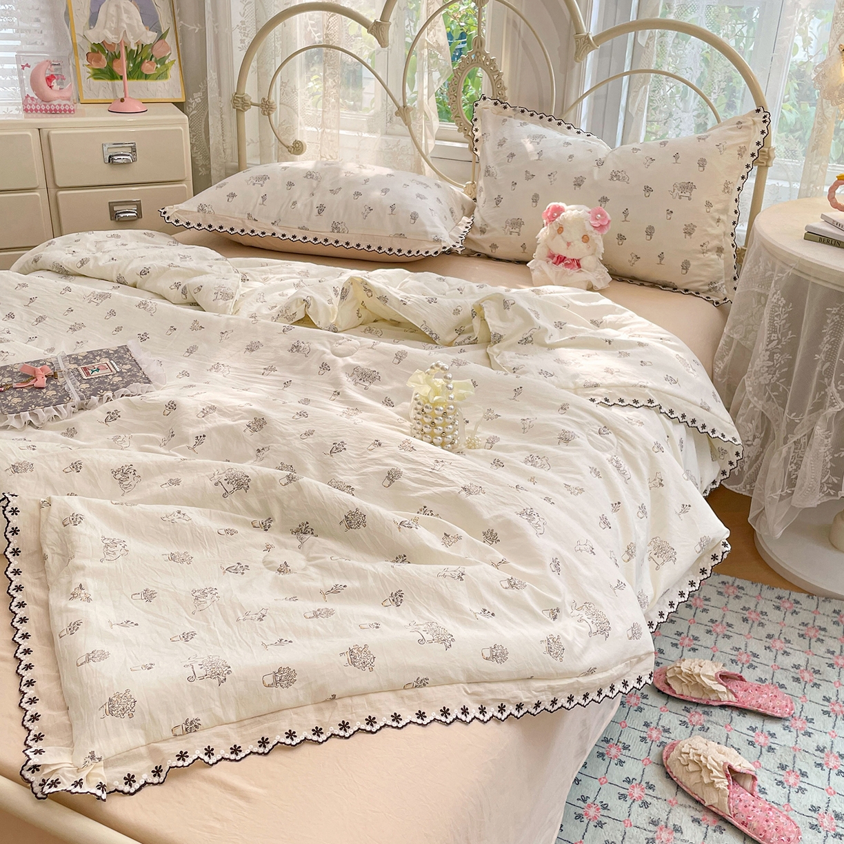 91家纺网 家纺一手货源 找家纺 康纳利 2026新款全棉花边夏被古法水洗云感棉空调被夏被四件套 浅草花语