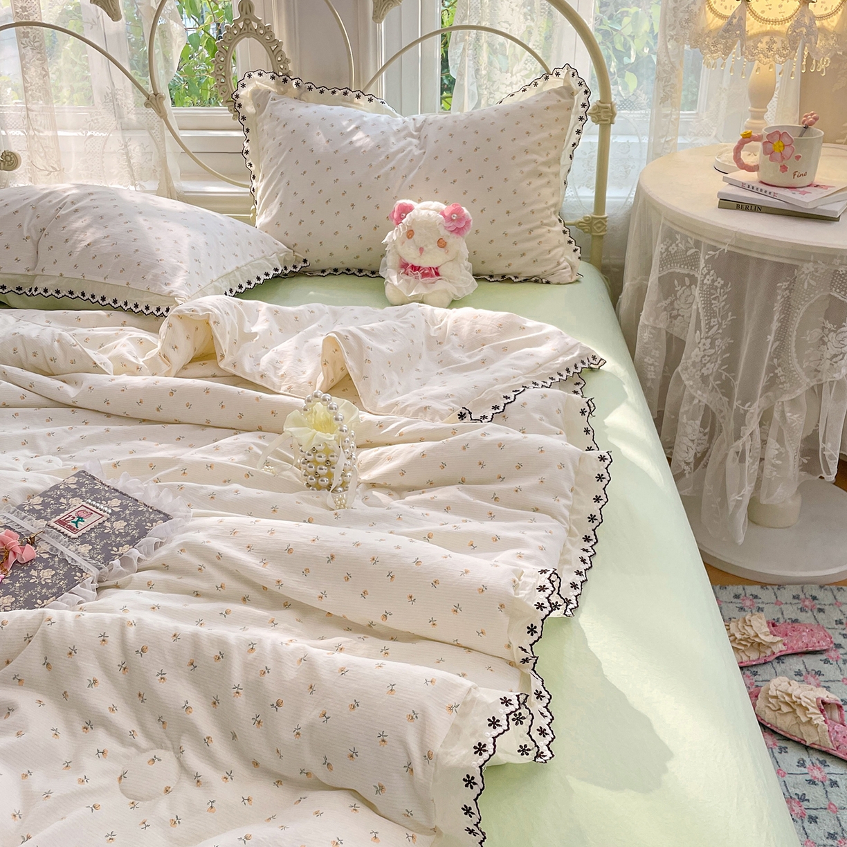 91家纺网 家纺一手货源 找家纺 康纳利 2026新款全棉花边夏被古法水洗云感棉空调被夏被四件套 奶黄樱漫