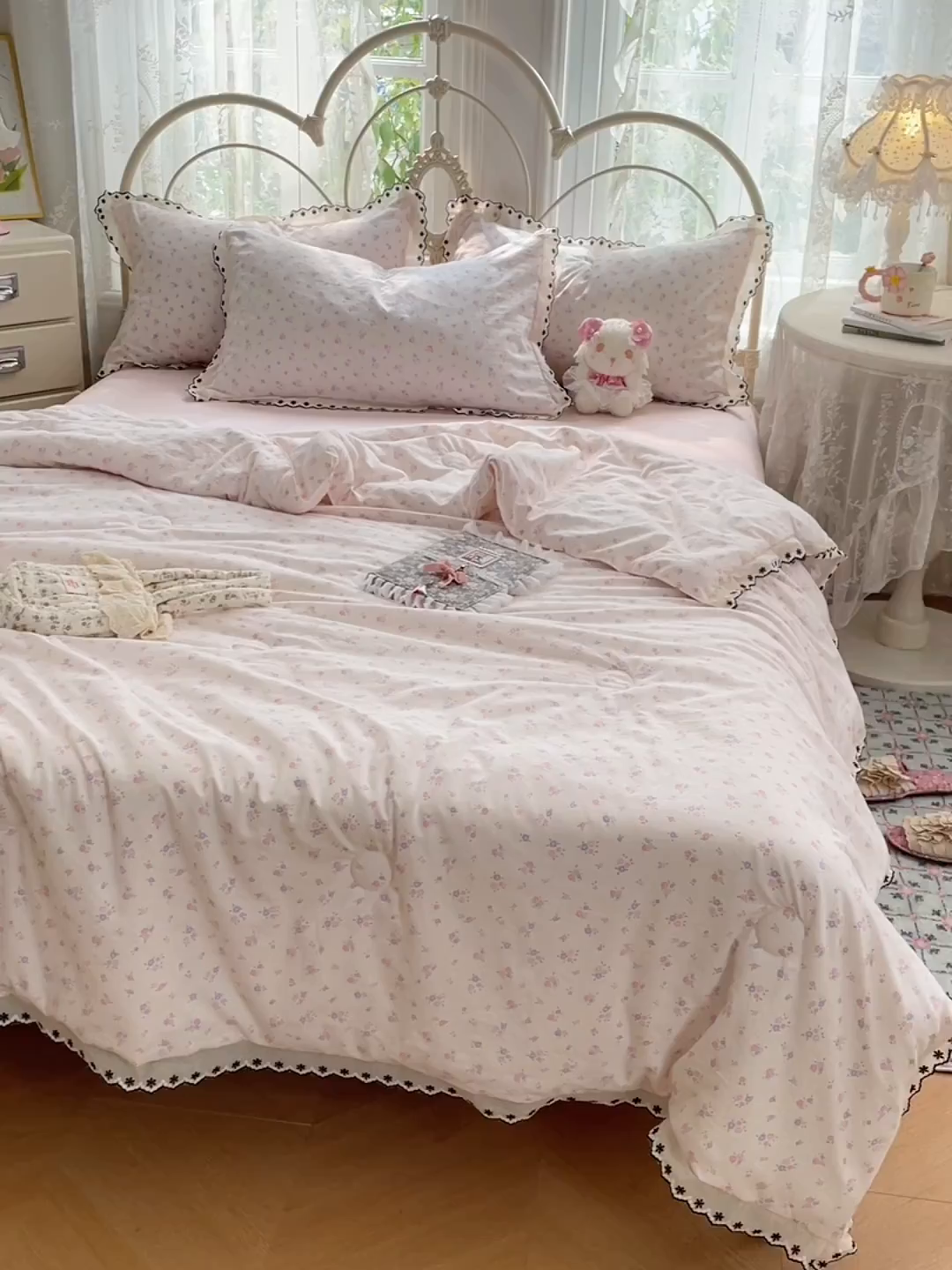 91家纺网 家纺一手货源 找家纺 康纳利 2026新款全棉花边夏被古法水洗云感棉空调被夏被四件套 花间浅梦