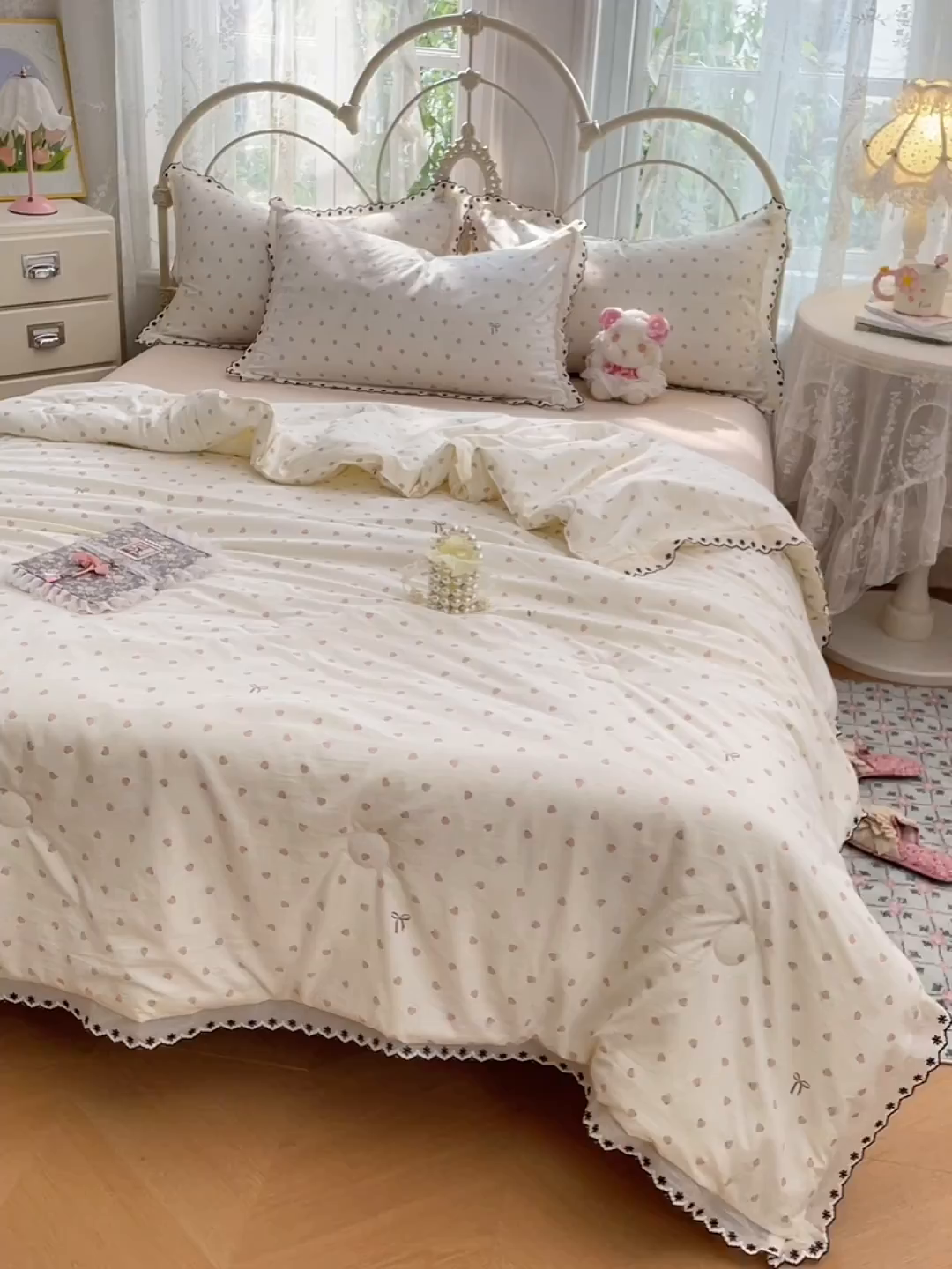 91家纺网 家纺一手货源 找家纺 康纳利 2026新款全棉花边夏被古法水洗云感棉空调被夏被四件套 蕾丝粉语