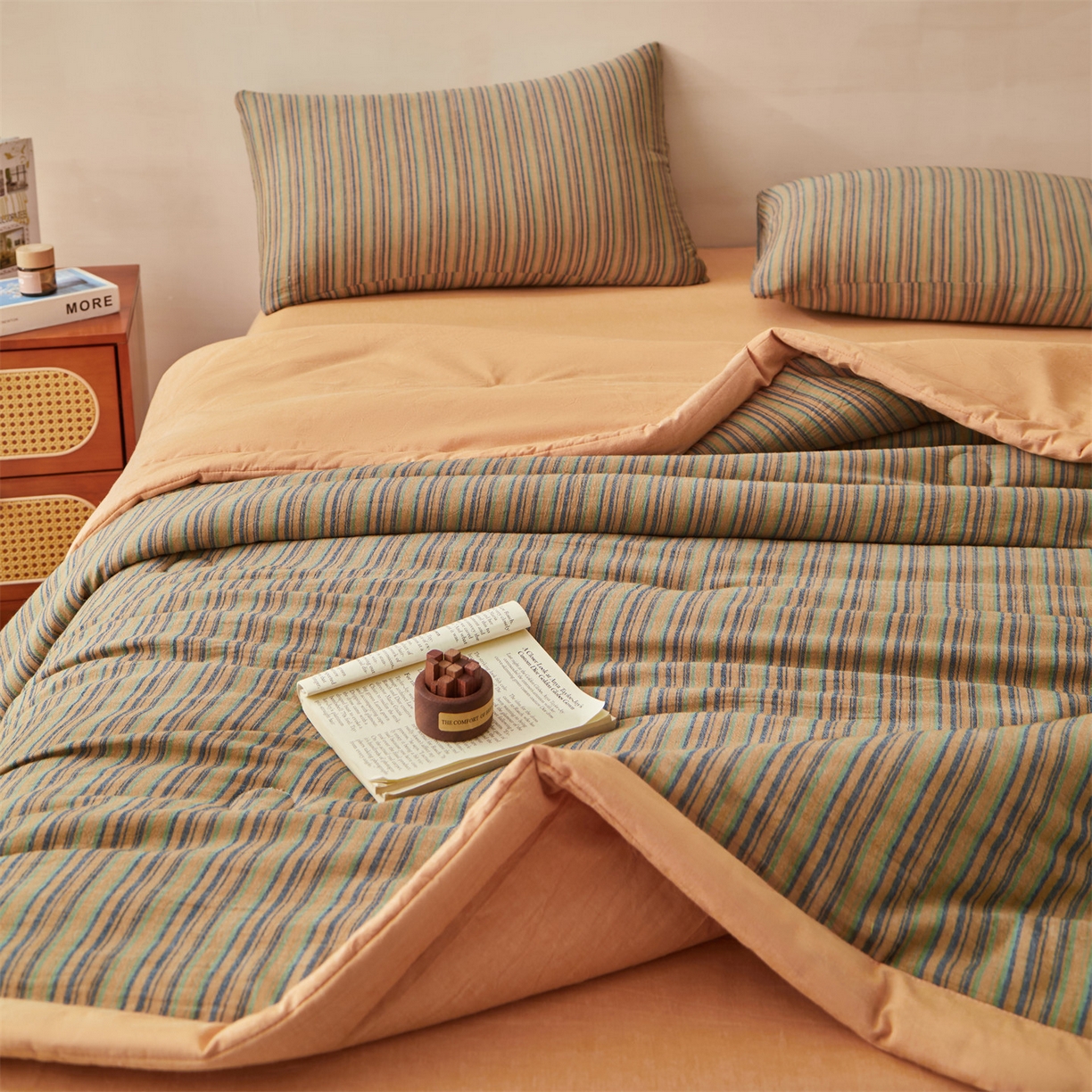 91家纺网 家纺一手货源 找家纺 恬思语家纺 2026春夏新款棉麻竖条大豆夏被夏凉被空调被素锦系列 素锦-橙