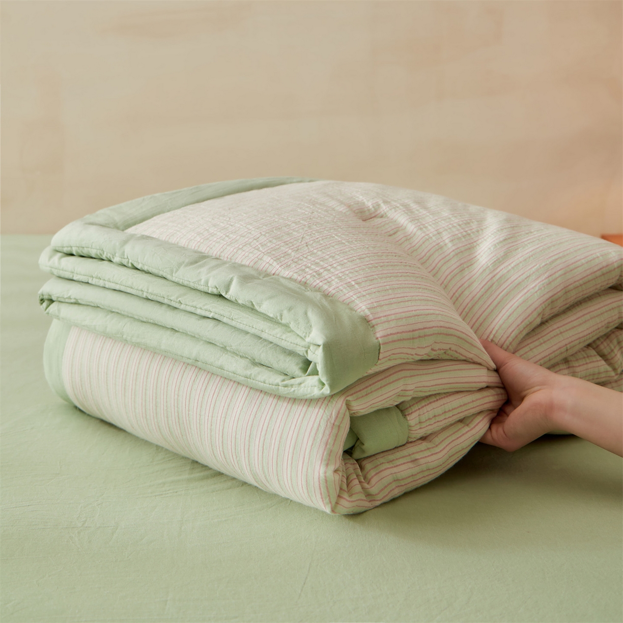 91家纺网 家纺一手货源 找家纺 恬思语家纺 2026春夏新款棉麻竖条大豆夏被夏凉被空调被素锦系列 素锦-绿