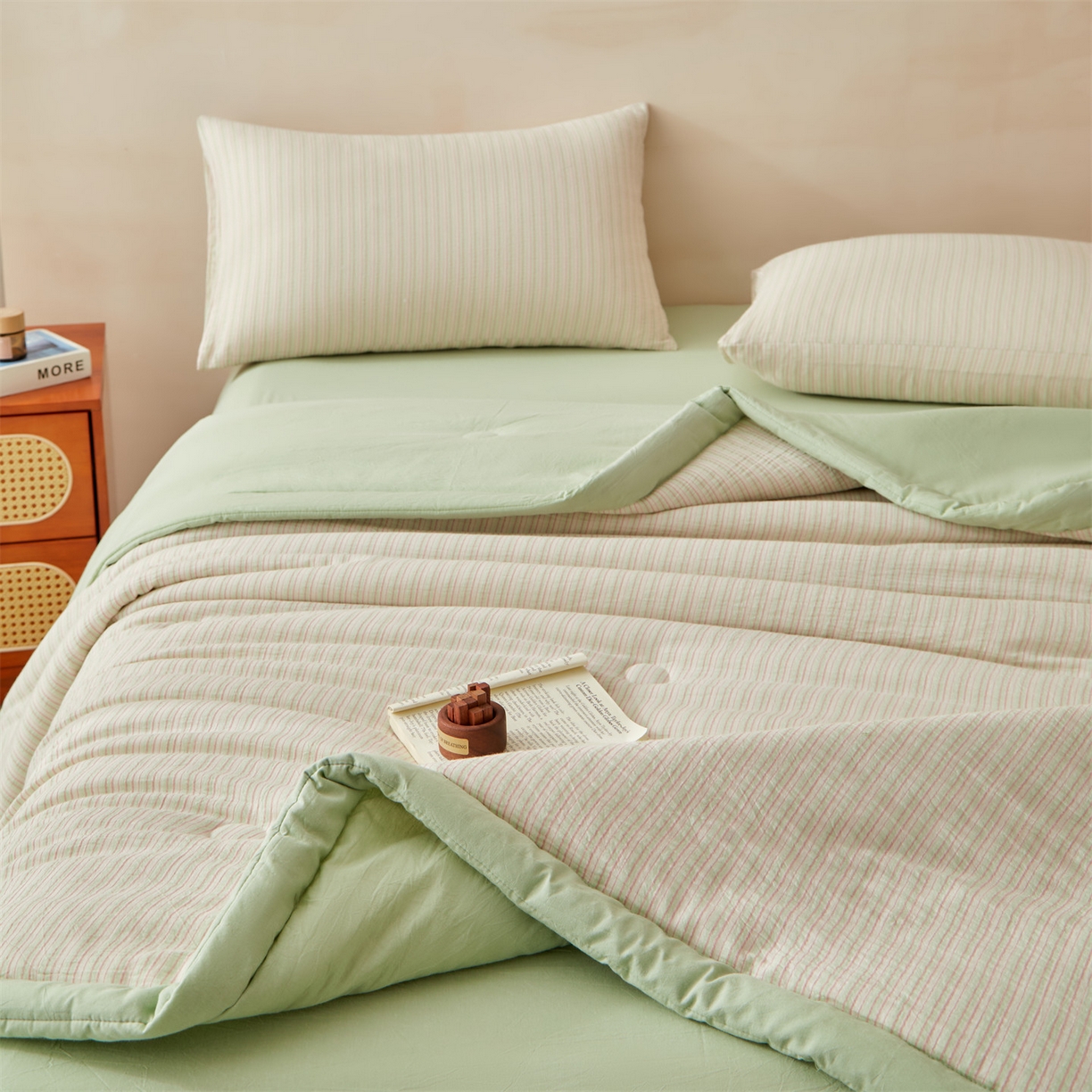 91家纺网 家纺一手货源 找家纺 恬思语家纺 2026春夏新款棉麻竖条大豆夏被夏凉被空调被素锦系列 素锦-绿