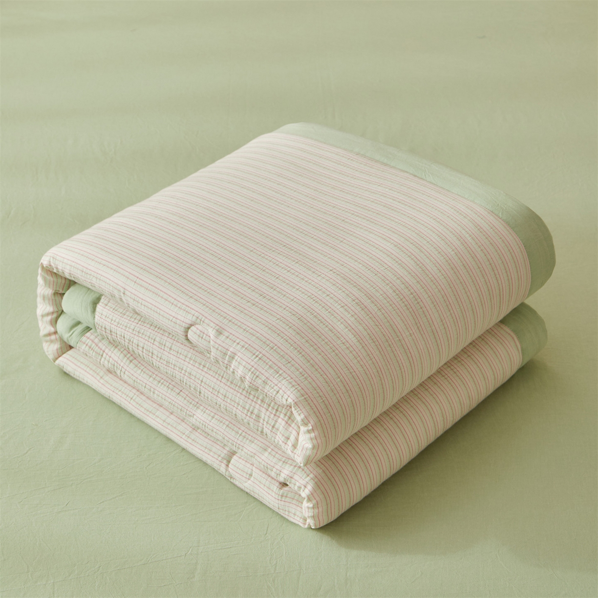 91家纺网 家纺一手货源 找家纺 恬思语家纺 2026春夏新款棉麻竖条大豆夏被夏凉被空调被素锦系列 素锦-绿