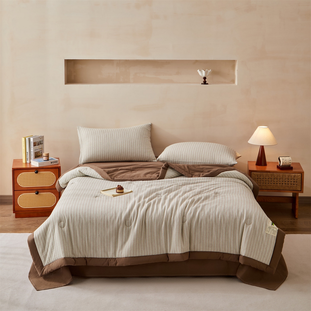 91家纺网 家纺一手货源 找家纺 恬思语家纺 2026春夏新款棉麻竖条大豆夏被夏凉被空调被素锦系列 素锦-咖