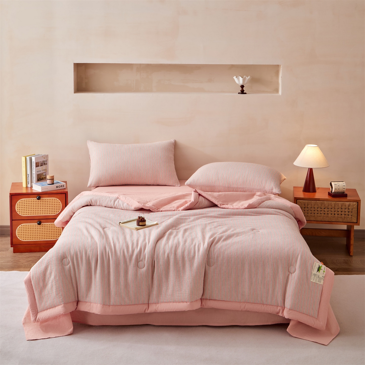 91家纺网 家纺一手货源 找家纺 恬思语家纺 2026春夏新款棉麻竖条大豆夏被夏凉被空调被素锦系列 素锦-粉