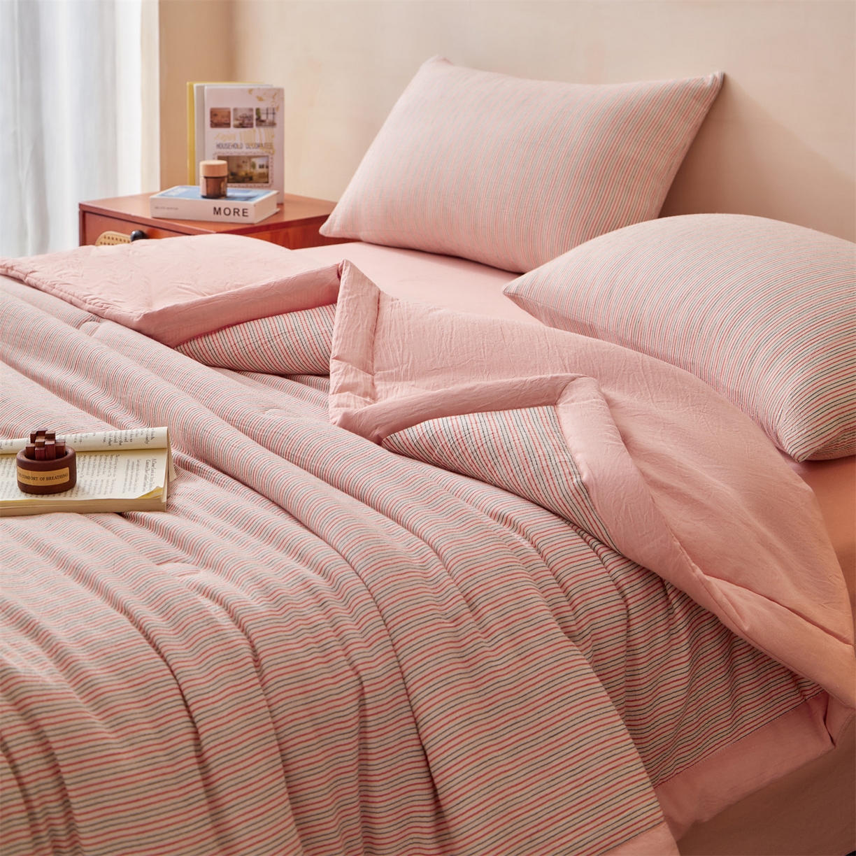 91家纺网 家纺一手货源 找家纺 恬思语家纺 2026春夏新款棉麻竖条大豆夏被夏凉被空调被素锦系列 素锦-粉