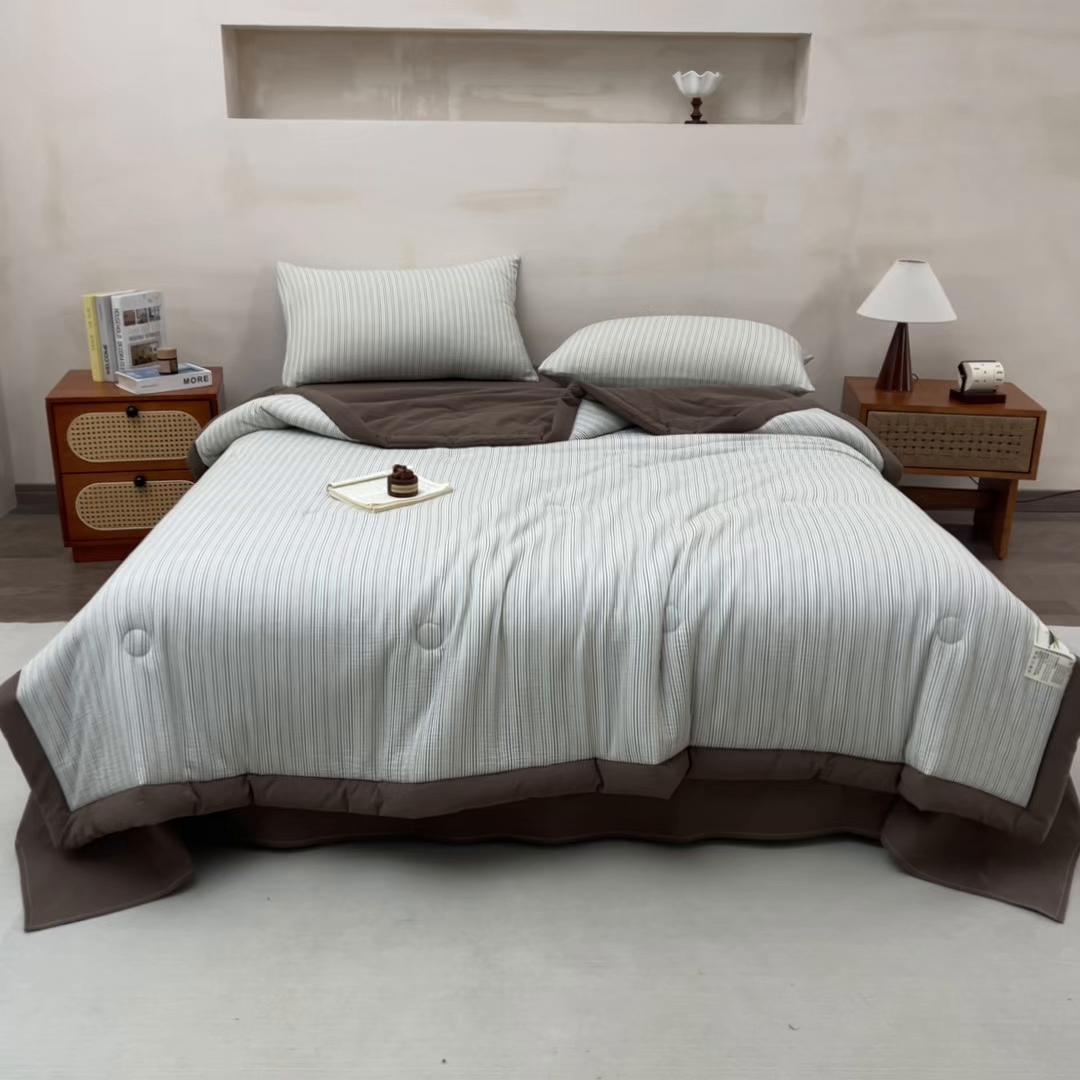 91家纺网 家纺一手货源 找家纺 恬思语家纺 2026春夏新款棉麻竖条大豆夏被夏凉被空调被素锦系列 素锦-咖