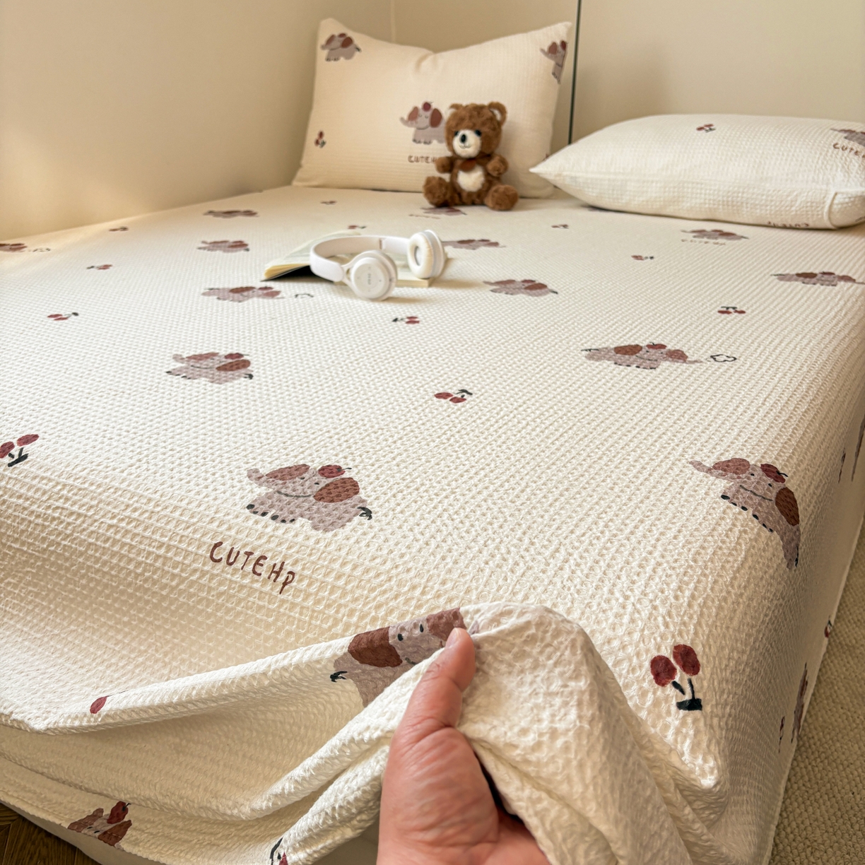 91家纺网 家纺一手货源 找家纺 居眠 2026新款全棉印花华夫格床单 樱桃小象