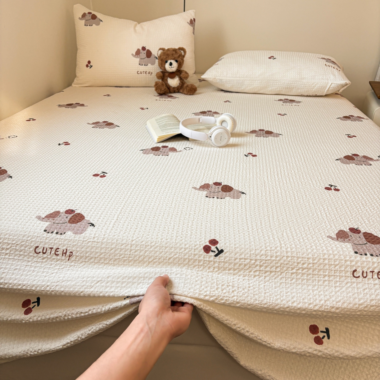 91家纺网 家纺一手货源 找家纺 居眠 2026新款全棉印花华夫格床单 樱桃小象