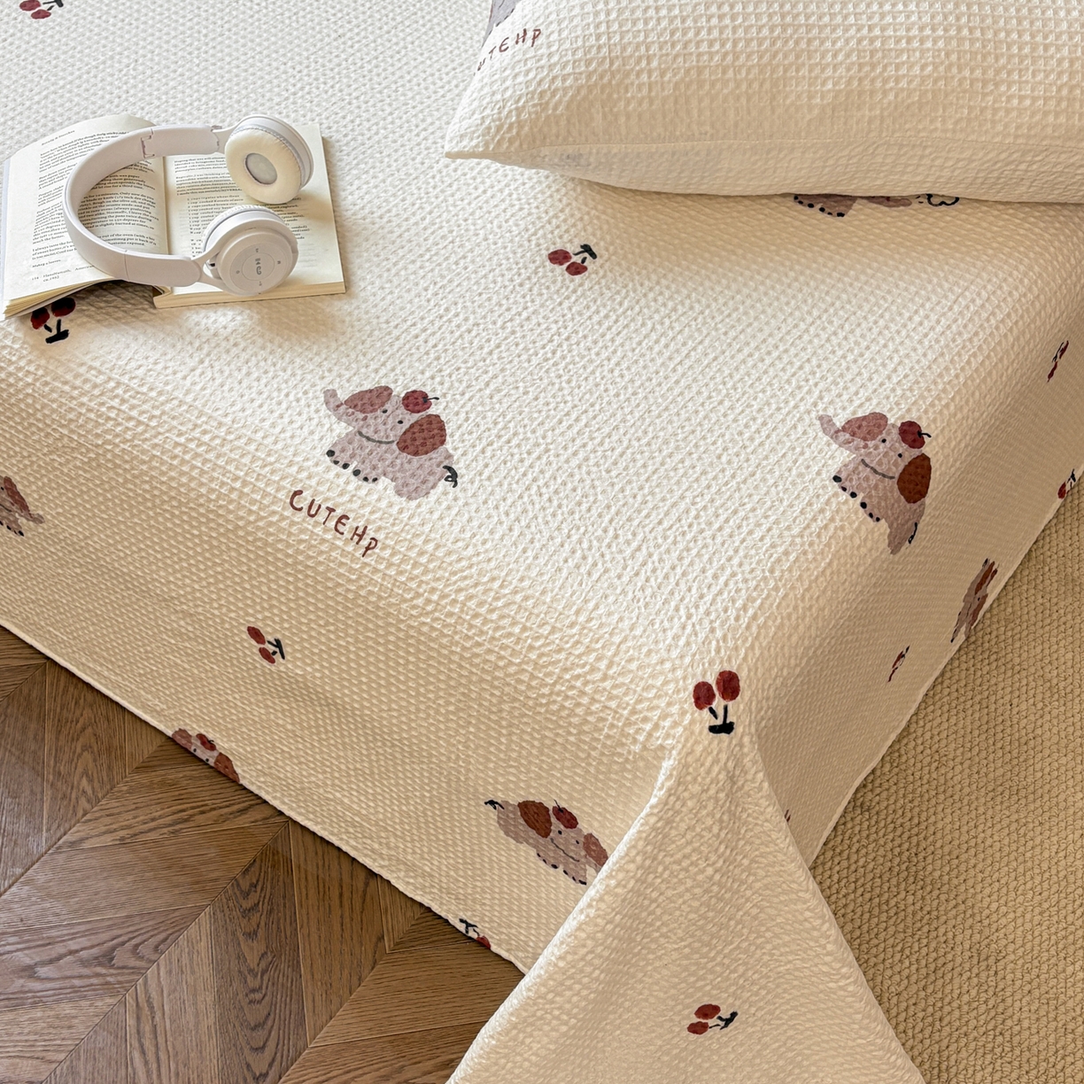 91家纺网 家纺一手货源 找家纺 居眠 2026新款全棉印花华夫格床单 樱桃小象