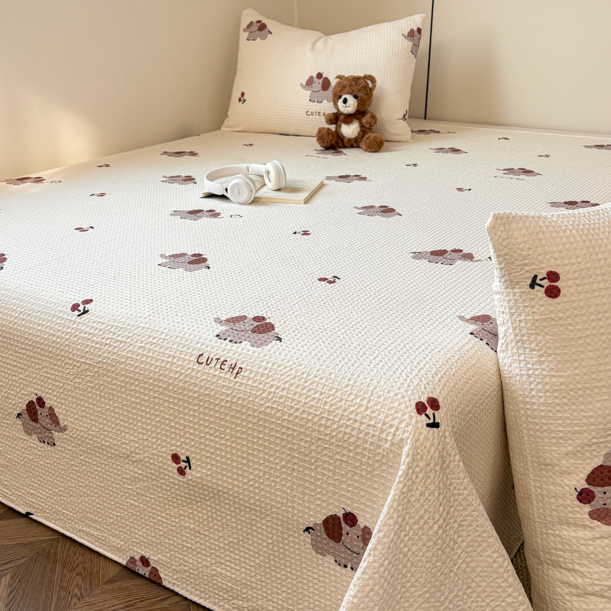 91家纺网 家纺一手货源 找家纺 居眠 2026新款全棉印花华夫格床单 樱桃小象