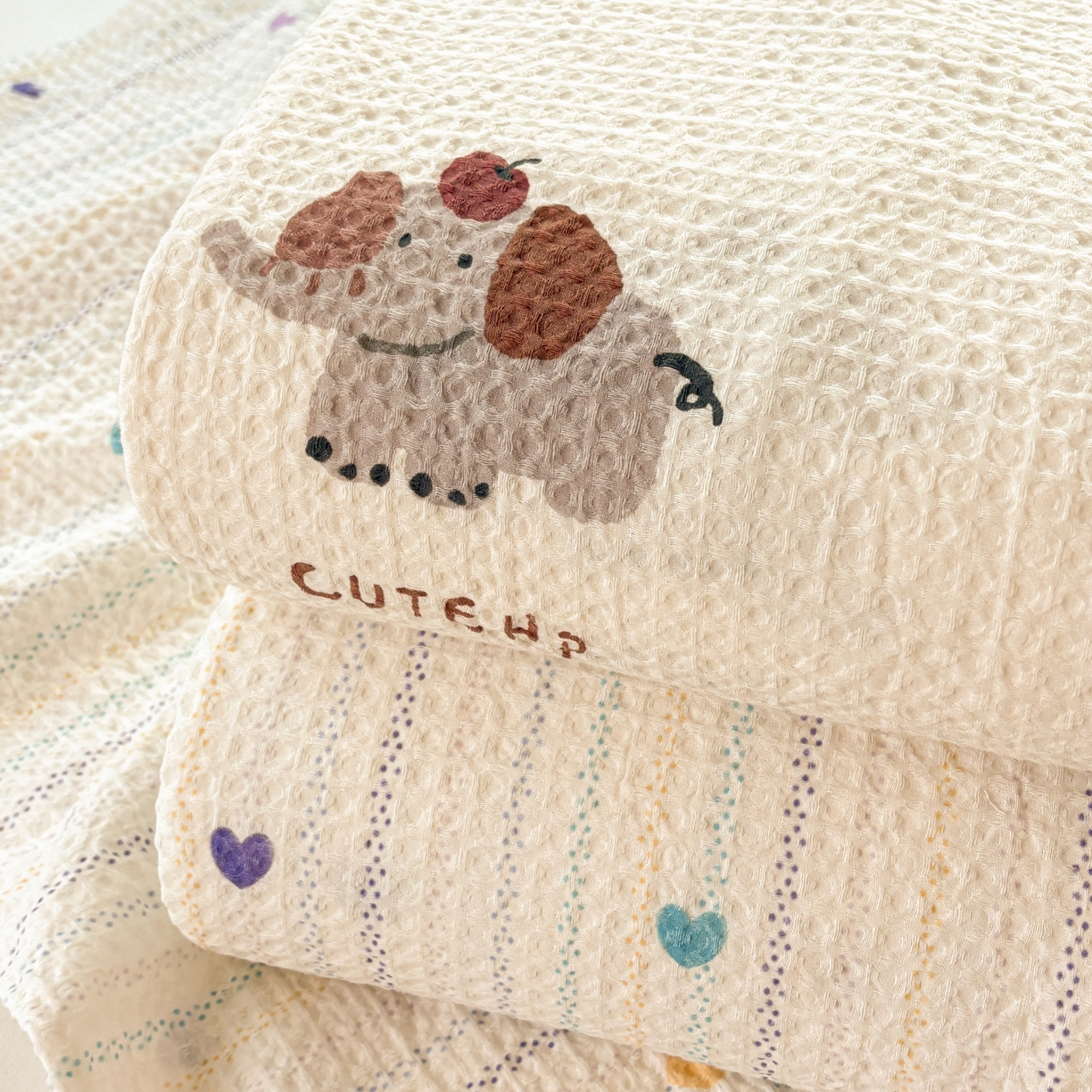 91家纺网 家纺一手货源 找家纺 居眠 2026新款全棉印花华夫格床单 组合叠拍