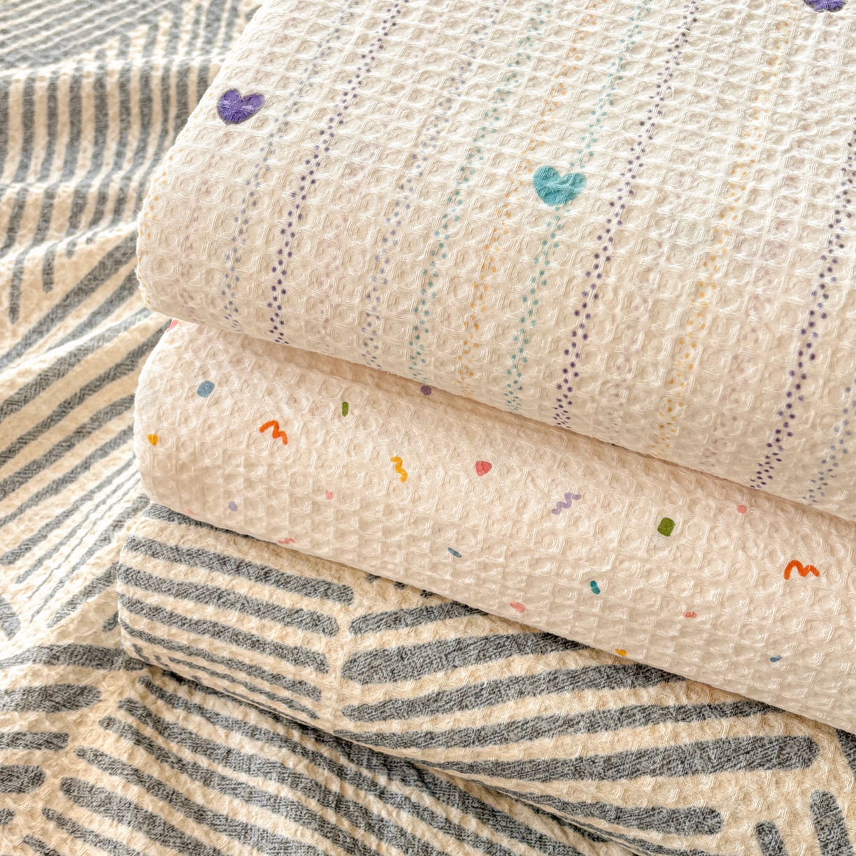 91家纺网 家纺一手货源 找家纺 居眠 2026新款全棉印花华夫格床单 组合叠拍