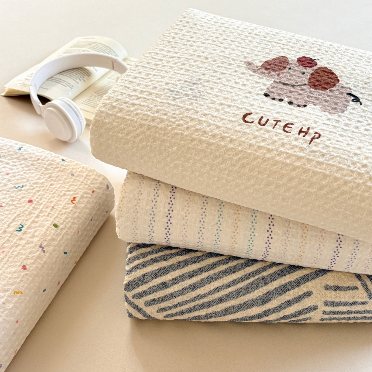 91家纺网 家纺一手货源 找家纺 居眠 2026新款全棉印花华夫格床单 组合叠拍