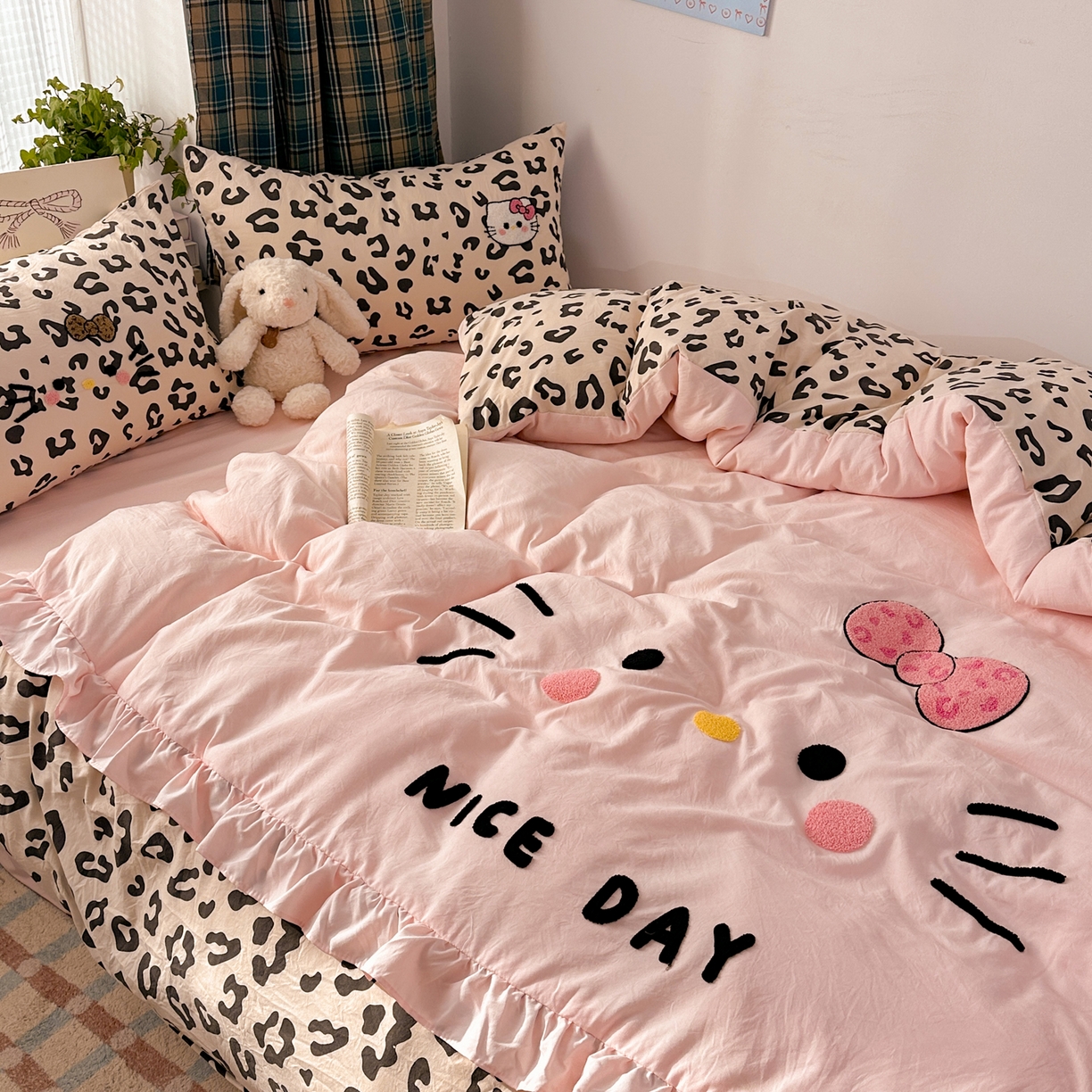 91家纺网 家纺一手货源 找家纺 （总）老K (原美阁） 2026新款荷叶边豹纹KT猫毛巾绣四件套