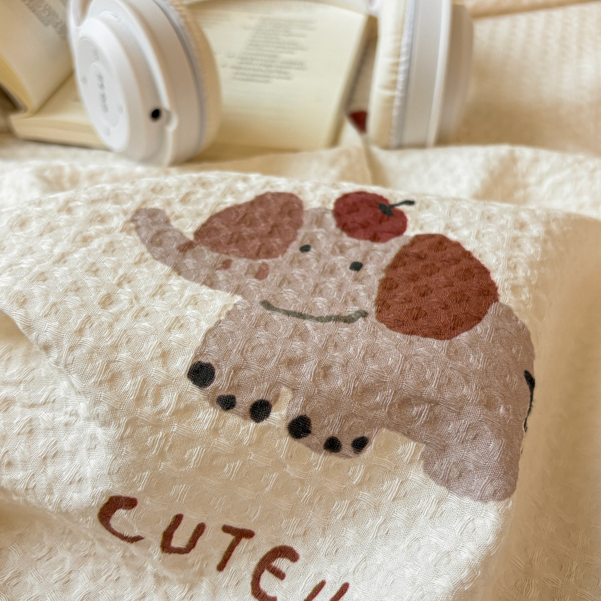 91家纺网 家纺一手货源 找家纺 居眠 2026新款全棉印花华夫格床单 樱桃小象