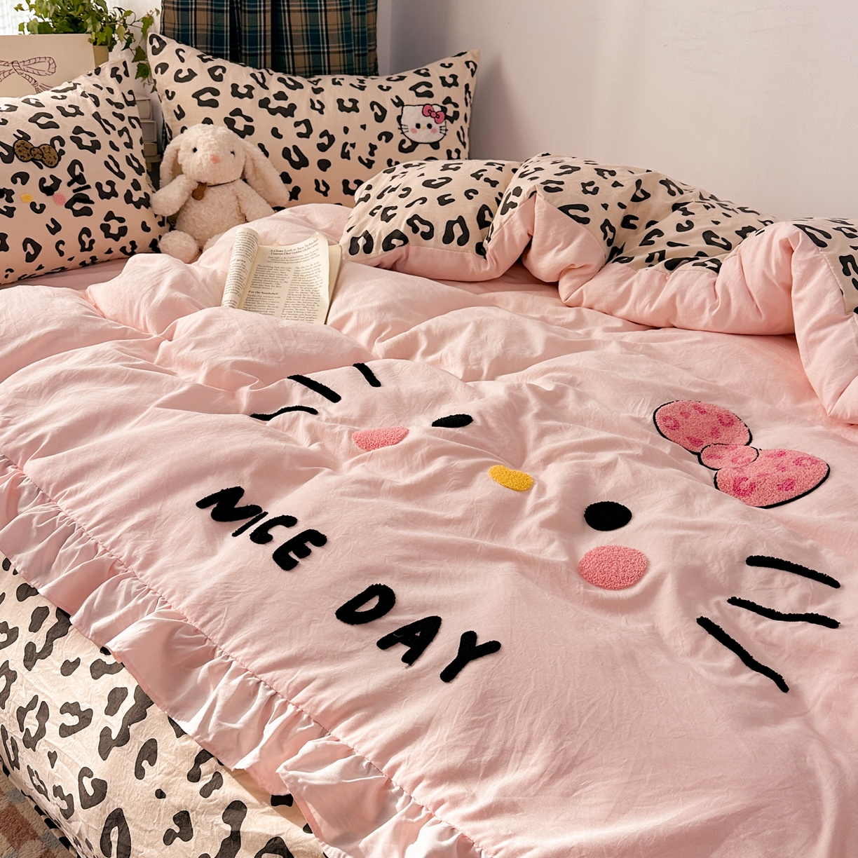 91家纺网 家纺一手货源 找家纺 （总）老K (原美阁） 2026新款荷叶边豹纹KT猫毛巾绣四件套