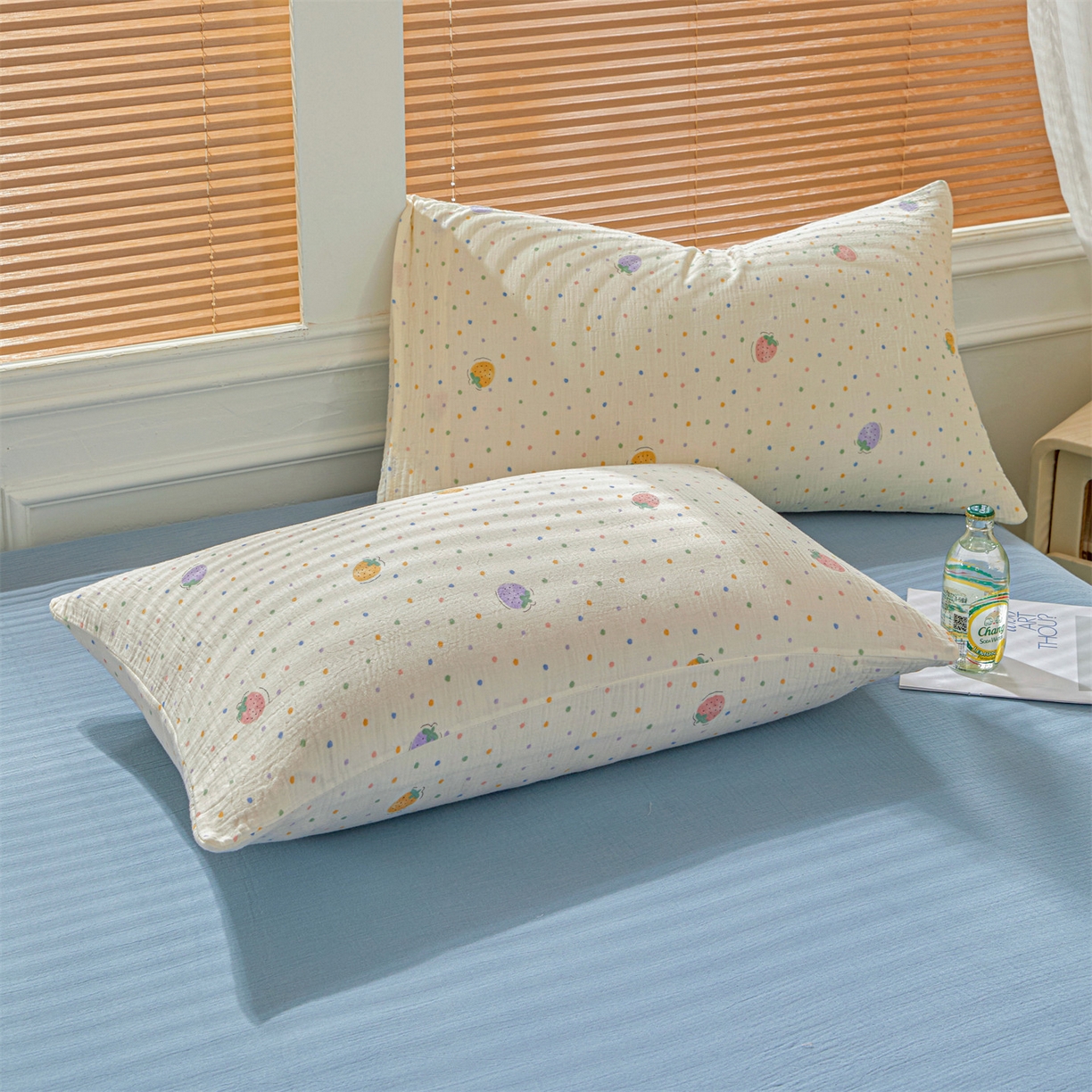 91家纺网 家纺一手货源 找家纺 恬思语家纺 2026春夏新款里外全棉皱皱纱印花棉花夏被夏凉被空调被 缤纷草莓