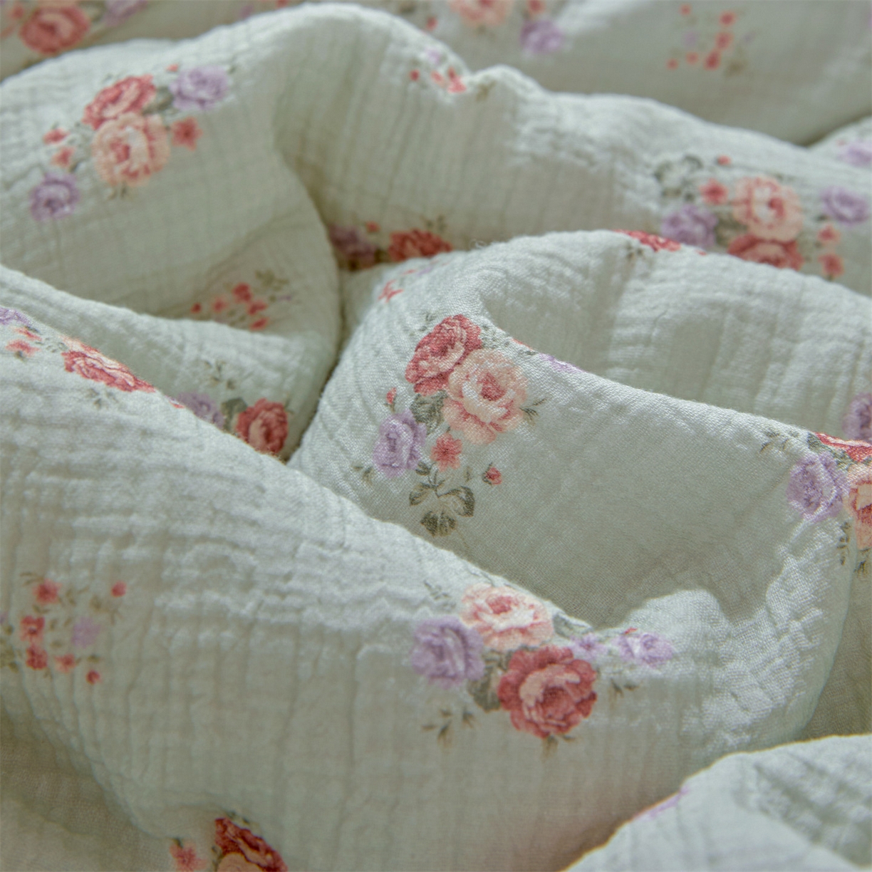 91家纺网 家纺一手货源 找家纺 恬思语家纺 2026春夏新款里外全棉皱皱纱印花棉花夏被夏凉被空调被 醉嫣然