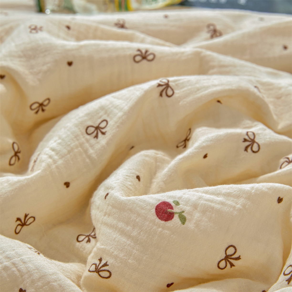 91家纺网 家纺一手货源 找家纺 恬思语家纺 2026春夏新款里外全棉皱皱纱印花棉花夏被夏凉被空调被 同心结