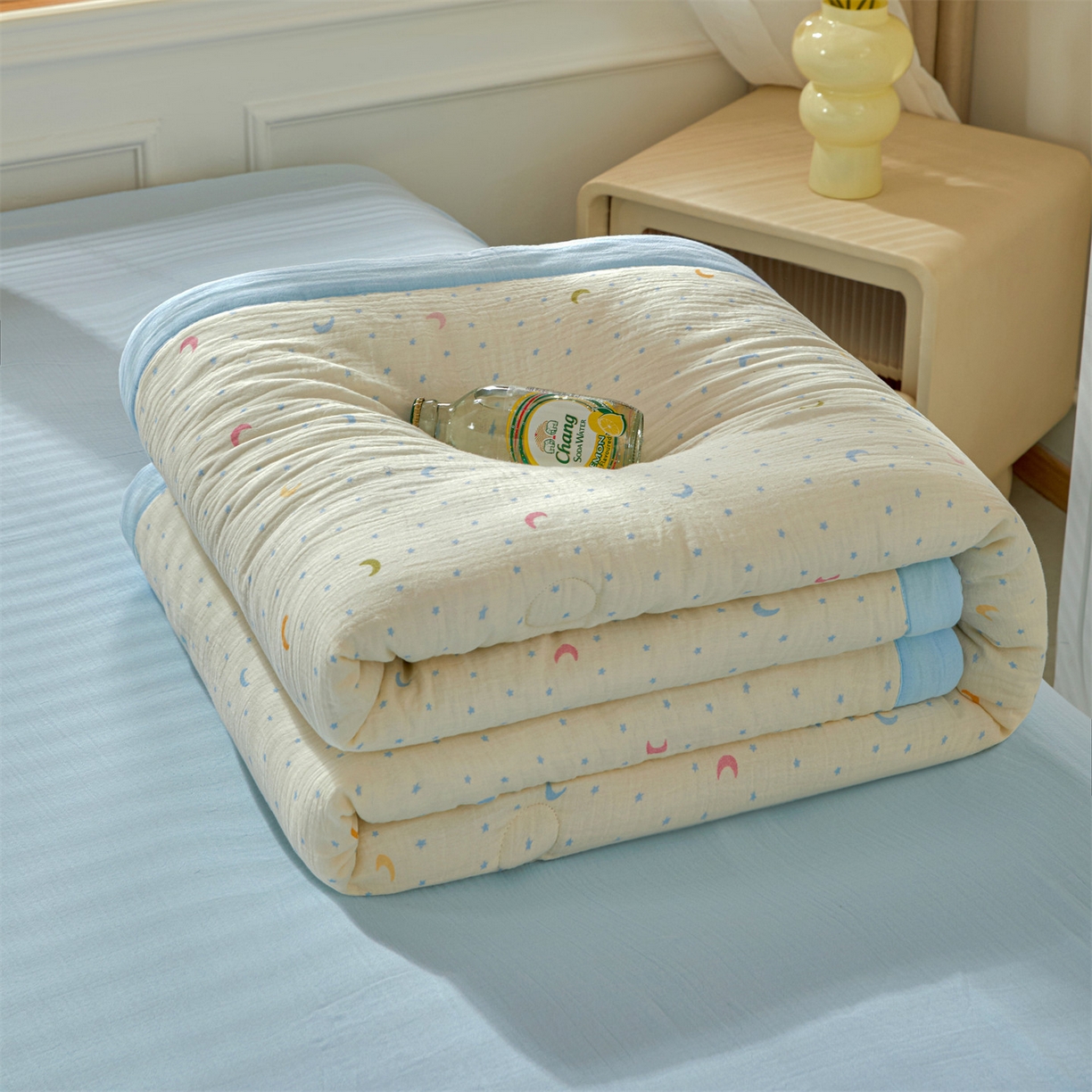 91家纺网 家纺一手货源 找家纺 恬思语家纺 2026春夏新款里外全棉皱皱纱印花棉花夏被夏凉被空调被 月伴湾